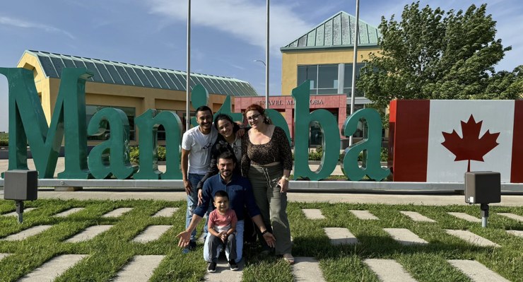 Alyson y su familia en Manitoba